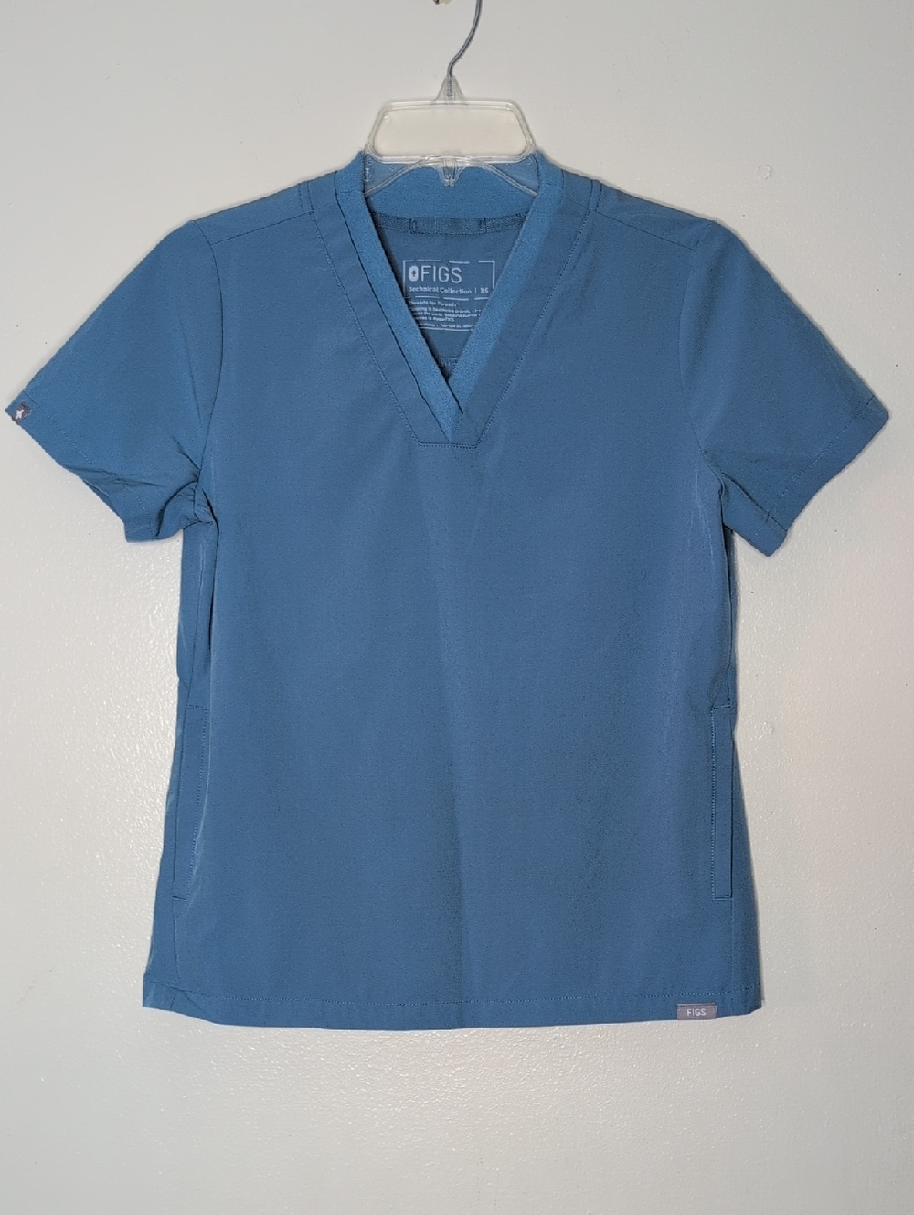 FIGS Slate Blue V-Neck Scrub Top Side pockets Size XS